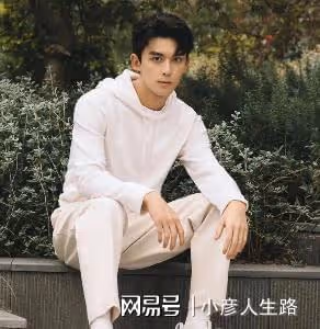 從年輕周一圍到低配黃軒,這6組撞臉的男星,把我看「臉盲」了