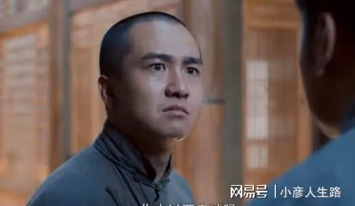「面帶苦相」的8位男星:明明五官很帥氣,湊一起卻越看越「喪」