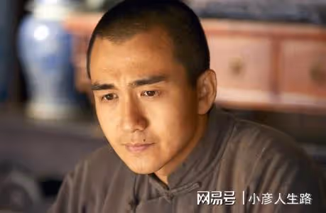 「面帶苦相」的8位男星:明明五官很帥氣,湊一起卻越看越「喪」