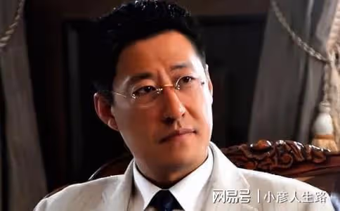 「面帶苦相」的8位男星:明明五官很帥氣,湊一起卻越看越「喪」