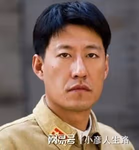 「面帶苦相」的8位男星:明明五官很帥氣,湊一起卻越看越「喪」