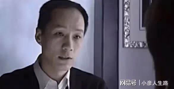 「面帶苦相」的8位男星:明明五官很帥氣,湊一起卻越看越「喪」