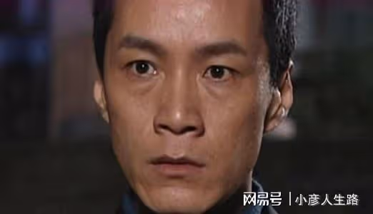 「面帶苦相」的8位男星:明明五官很帥氣,湊一起卻越看越「喪」