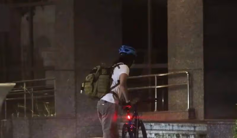 王力宏搬到公司,每天晚上看著家裡的燈滅了就睡著了,監控式的愛情讓人窒息
