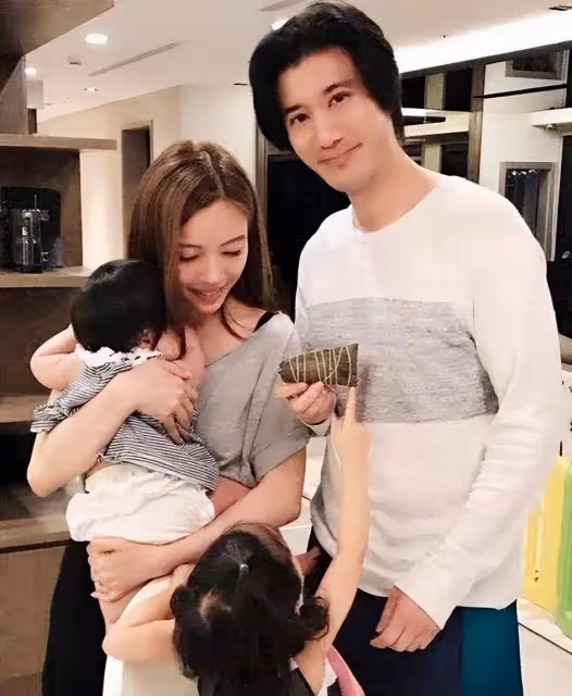 王力宏搬到公司,每天晚上看著家裡的燈滅了就睡著了,監控式的愛情讓人窒息
