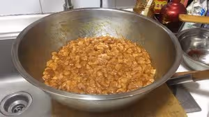 本幫辣肉麵澆頭