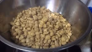 本幫辣肉麵澆頭