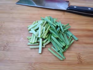 香辣蒜苗炒豬血