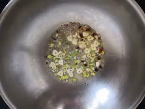 香辣蒜苗炒豬血