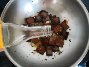 香辣蒜苗炒豬血