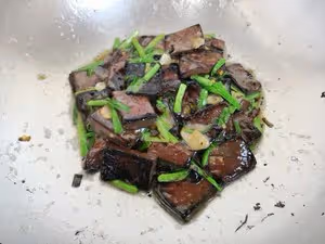 香辣蒜苗炒豬血