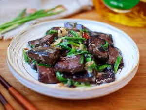 香辣蒜苗炒豬血