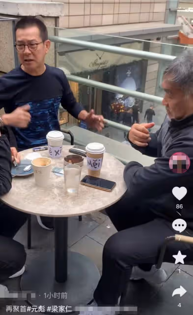 65歲元彪消瘦現身,坐露天咖啡店抽雪茄,面部崎嶇皮膚鬆弛顯老態