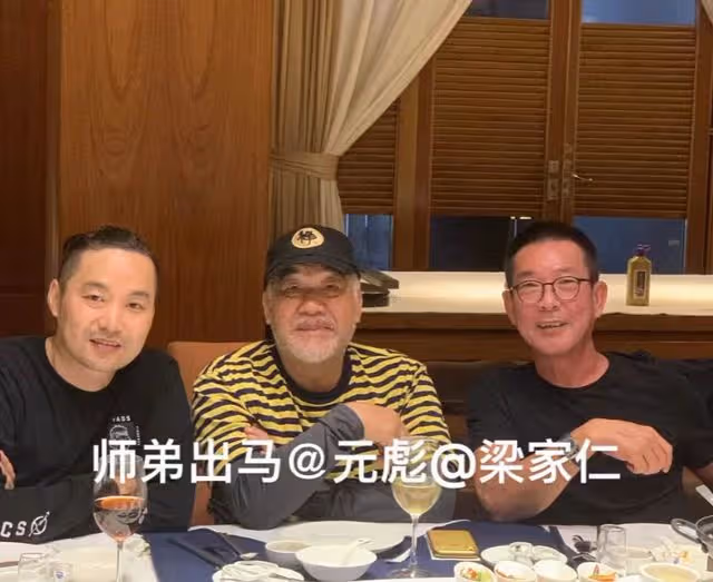 65歲元彪消瘦現身,坐露天咖啡店抽雪茄,面部崎嶇皮膚鬆弛顯老態