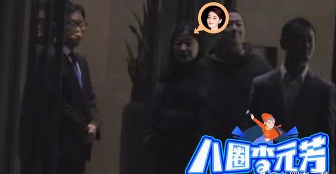 梅婷夫婦外出會友,素顏出鏡皺紋深邃顯老態,與老公手挽手太甜蜜