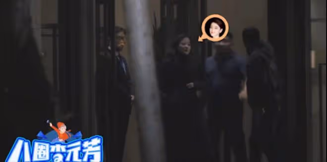 梅婷夫婦外出會友,素顏出鏡皺紋深邃顯老態,與老公手挽手太甜蜜
