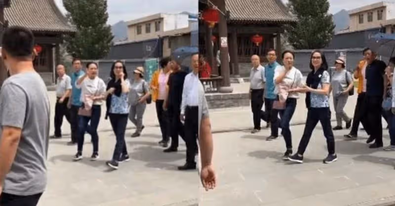 隱退40年！林鳳嬌「頂短髮」偕成龍現身做慈善　66歲凍齡休閒打扮「風韻猶存」
