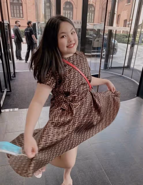 明星夫婦紛紛送孩子入學貴族學校,周杰倫女兒Hathaway一年學費70萬,網友:圈子不同,不必強融!
