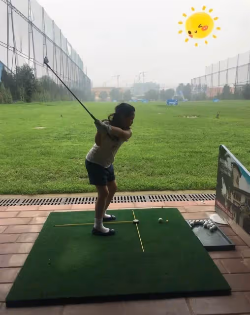 明星夫婦紛紛送孩子入學貴族學校,周杰倫女兒Hathaway一年學費70萬,網友:圈子不同,不必強融!