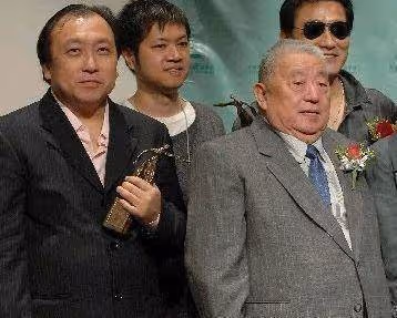 「爛片導演」王晶,擁有無數個「晶女郎」,但結髮妻子從未改變