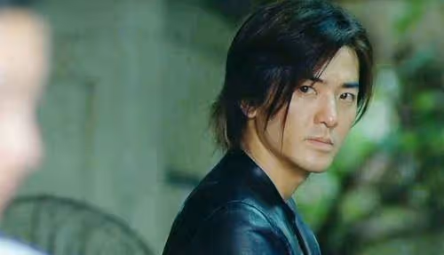 「爛片導演」王晶,擁有無數個「晶女郎」,但結髮妻子從未改變