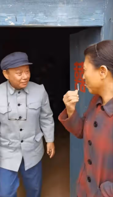 50歲閆學晶曬河北農村生活，住簡樸小屋內景破舊，穿著樸素接地氣