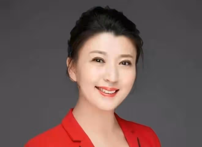 50歲閆學晶曬河北農村生活，住簡樸小屋內景破舊，穿著樸素接地氣