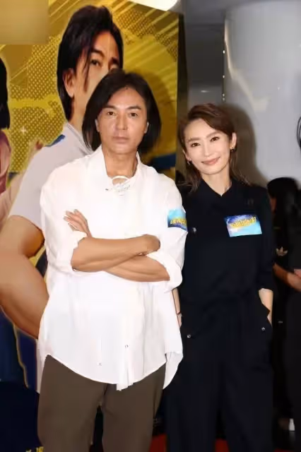 49歲蒙嘉慧從日本回國，皮膚緊緻身形消瘦，老公鄭伊健否認移民
