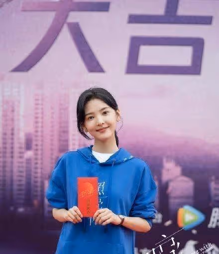 陳偉霆帶來一部小甜劇,再度挑戰硬漢角色,女主顏值令人心動