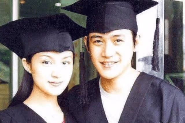 陸毅迎來46歲生日,與妻子鮑蕾紛紛曬照秀恩愛,一家人顏值成亮點