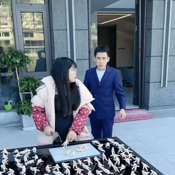 陳三廢19歲妹妹走紅,成全家顏值擔當,自曝月收入超10萬