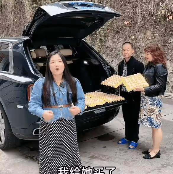 陳三廢19歲妹妹走紅，成全家顏值擔當，自曝月收入超10萬