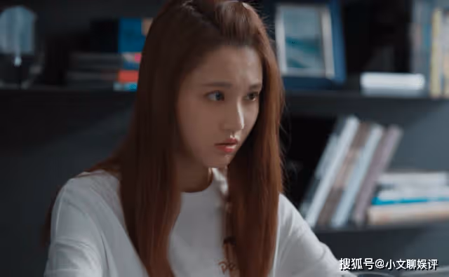 《我們這十年》唐宮夜宴上,小艷的憨態可掬,治癒了何憫鴻的陰影