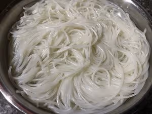 酸菜肉絲米線（獨家秘制酸湯）