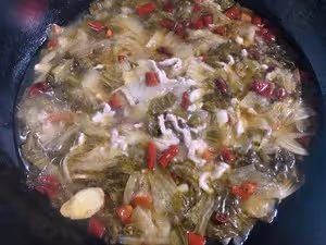 酸菜肉絲米線（獨家秘制酸湯）