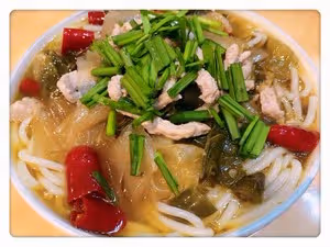 酸菜肉絲米線（獨家秘制酸湯）
