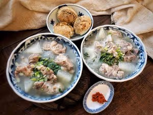 比肩水盆羊肉的清湯羊排