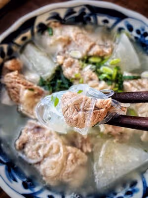 比肩水盆羊肉的清湯羊排