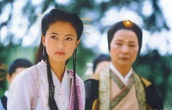 不老女神高圓圓,顏值在線,內心豐盈!