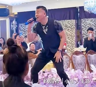 8位過氣藝人現狀：嘎叔穿病號服，阿寶喝悶酒，周立波頭髮不多了