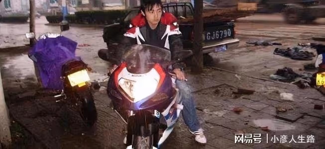 他40歲,財務自由,37歲時腦幹出血,妻子用摩托車讓他重新站起來