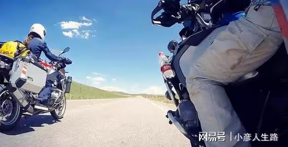 他40歲，財務自由，37歲時腦幹出血，妻子用摩托車讓他重新站起來