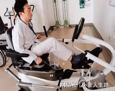 他40歲，財務自由，37歲時腦幹出血，妻子用摩托車讓他重新站起來