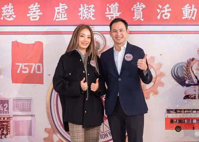 容祖兒曬照為演唱會練琴,纖細小蠻腰搶鏡,拼事業42歲依舊單身