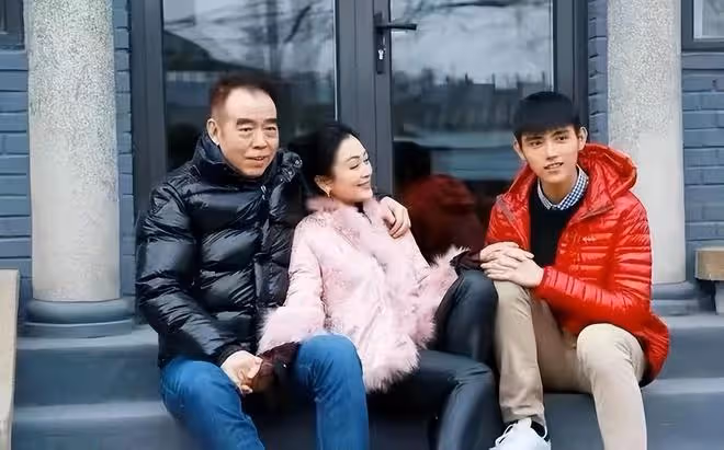 陳飛宇與女生外出吃飯,多位狗仔出動為拍戀情,結局反轉哭笑不得