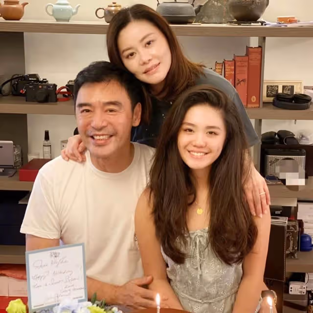 鍾鎮濤愛女飛英國讀名校　媽媽范姜素貞難捨：幾乎哭暈在飛機上