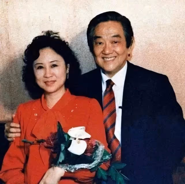 瓊瑤阿姨「25億豪宅」曝光！180多坪7層獨棟洋房，火焰木橫跨整個花園，是夫妻二人愛情見證地標