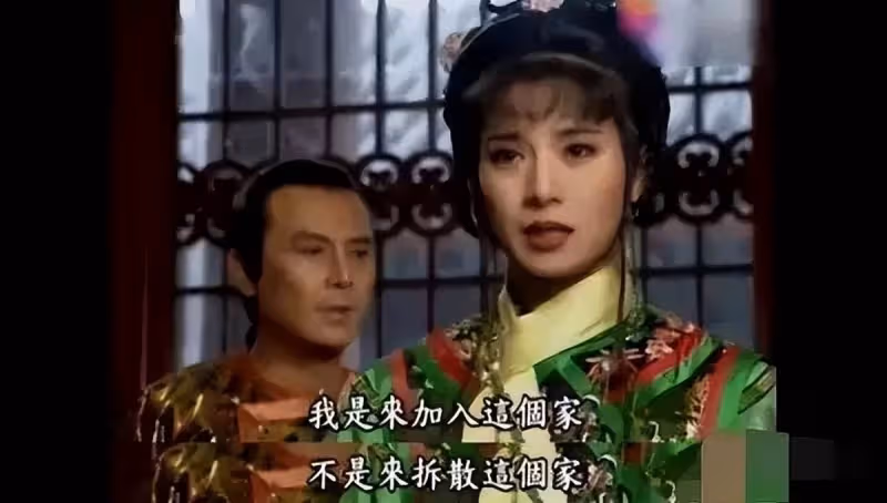 瓊瑤阿姨「25億豪宅」曝光！180多坪7層獨棟洋房，火焰木橫跨整個花園，是夫妻二人愛情見證地標