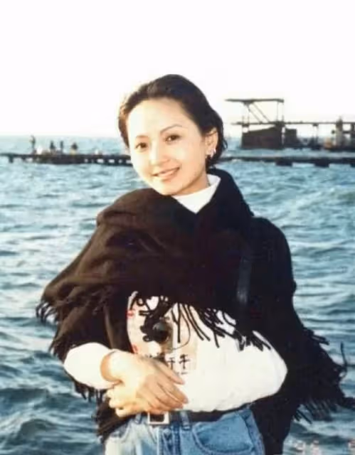 28歲的女星車禍離世！不久後父親殉職「哥哥得重症」母親患病　"簫劍"為她掃墓22年