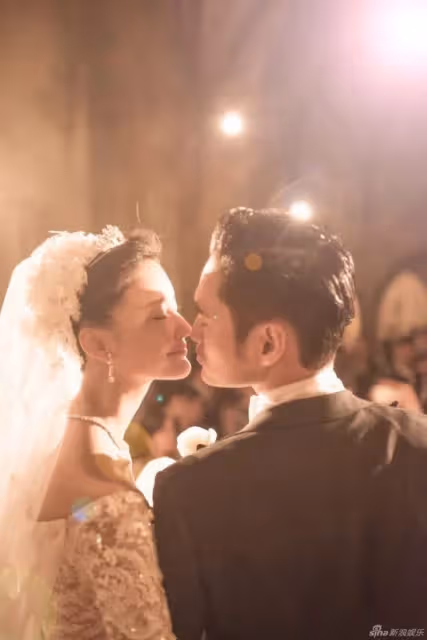 參加兄弟的婚禮卻愛上新娘，3年後成自己老婆，婚禮轟動整個演藝圈！